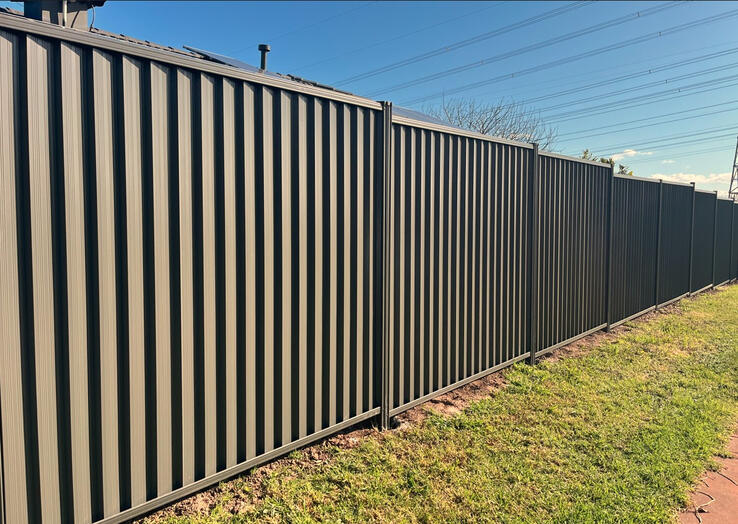zigzag Colorbond fence Woodland Grey installed in Clyde
